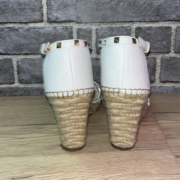 White  wedges 🤎🤍 - Picture 3 of 5